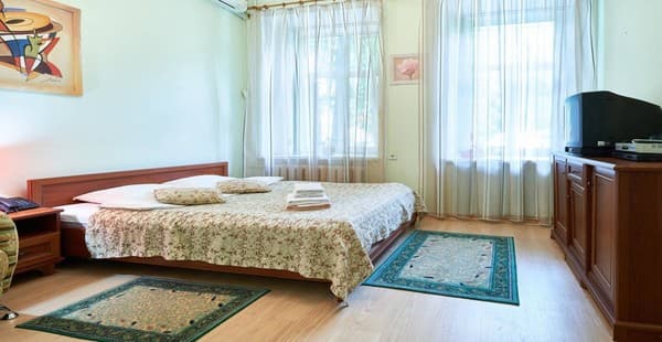 Квартира Home Hotel ул. Большая Житомирская, 4В