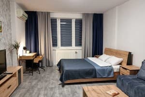 Квартира Home hotel вул. Раїси Окипної