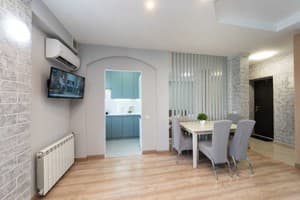 Квартира двухкомнатная на бульваре Леси Украинки 20. Апартаменты 4-местный 206 13